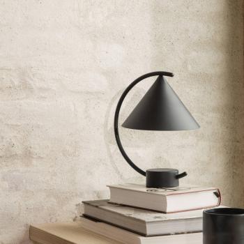 Lámpara de mesa LED recargable y atenuable Meridian, negra