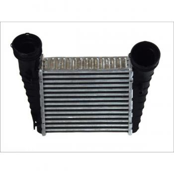 Intercooler NISSENS 96680 - Intercooler para motor, fabricado por Nissens, diseñado para mejorar la eficiencia del sistema de refrigeración del motor, compatible con diversas marcas y modelos de vehículos, construido con materiales de alta
