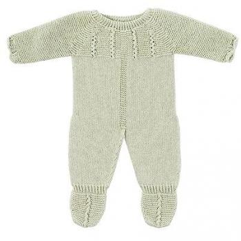 Pijama de punto verde para muñecos de 40cm, fabricado en España con textil reciclado