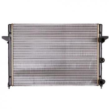 Radiador NISSENS 67303 para refrigeración del motor, compatible con vehículos específicos, fabricado en aluminio y plástico, con un diseño optimizado para máxima eficiencia de enfriamiento, fácil instalación y alta durabilidad
