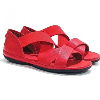 Sandalia Camper K201367-008 para mujer en color rojo, con talón de piel y elásticos, plana