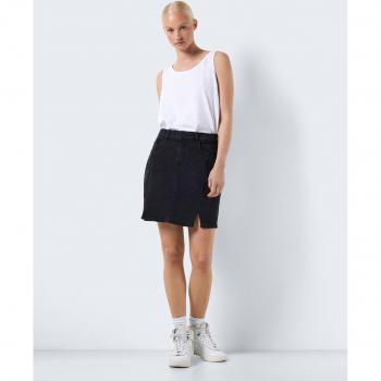 Falda corta vaquera Noisy May con diseño moderno, tejido de mezclilla, corte ajustado, cierre de cremallera y botón, dos bolsillos delanteros y dos traseros