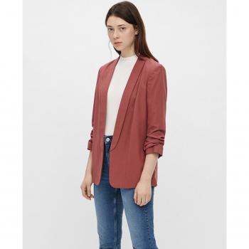 Americana Pieces 3/4 Rojo con Detalles de Solapa y Elegante Corte Ajustado