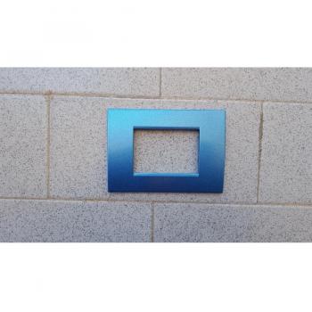 Placa Compatible Living Light ABS 3-4-7 Postes Colorido Azul Cielo Metallizado - 3 Foros