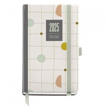 Agenda Anual 2025 Miquelrius 90x140 mm Día Página Silvia, Cubierta cartón forrado plastificado, Espiral, Cierre goma elástica, Papel 80 g/m², Idiomas Español, Inglés