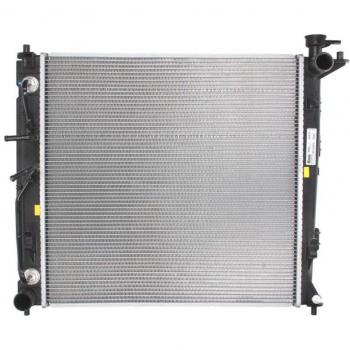 Radiador NISSENS 66763 para refrigeración del motor, compatible con diversos modelos de vehículos, fabricado en aluminio y plástico, diseñado para un óptimo flujo de refrigerante, incluye conexiones precisas y es resistente a la corrosión