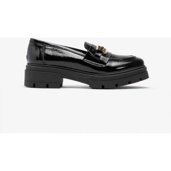 Mocasines de mujer de charol con trabilla