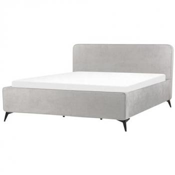 Cama de tela gris claro 180 x 200 cm con cabecero tipo wingback y patas de metal negras, estilo clásico minimalista Valognes