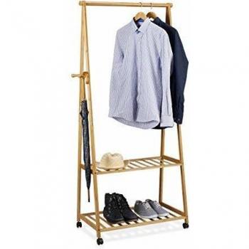 Perchero Ruedas de Bambú con 2 Estantes para Zapatos, Colgador Móvil 166 x 84 x 45 cm, Marrón - Relaxdays