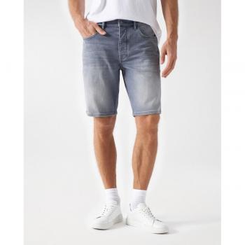 Bermuda de hombre en denim gris claro con efecto de lavado