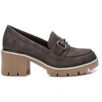 Mocasín de Mujer Refresh 171417 Camel - Piel con Detalle Metálico y Suela de Goma