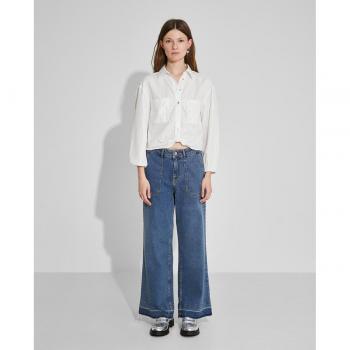 Pantalón denim de mujer con bajo acampanado y bolsillos carpinteros