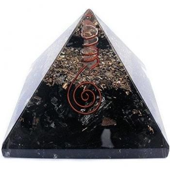 Pirámide de Orgonita con cristales de Turmalina Negra