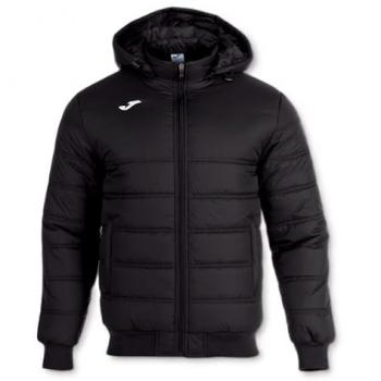 Bomber hombre Urban IV negro con características de chaqueta ligera, diseño urbano, material resistente al viento y al agua, forro interior cálido, cierre frontal con cremallera, bolsillos laterales con cremalleras y ajuste en puños