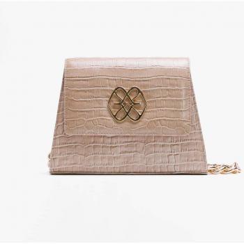Bandolera de piel rosa con asa de cadena