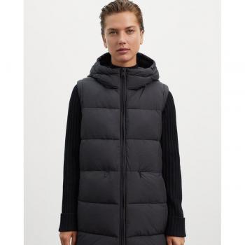 Abrigo de mujer Marangu negro con capucha y bolsillos horizontales delanteros de la marca ECOALF