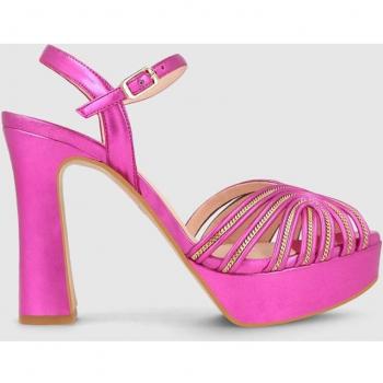 Sandalias de plataforma en piel metalizada color fucsia con tiras entrelazadas
