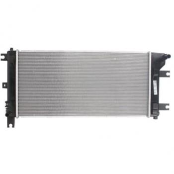 Radiador de refrigeración del motor NISSENS 68765 con características de alta eficiencia, diseño optimizado para un flujo de aire mejorado, construcción duradera en aluminio y plástico, compatible con diversos modelos de vehículos, fácil instalaci?