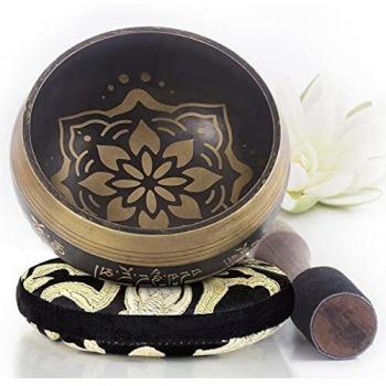 Silent Mind ~ Juego De Cuencos Tibetanos ~ Diseño Marrón más oscuro ~ Con Mazo De Superficie Doble Y Cojín De Seda ~ Promueve La Paz, La Curación De Chakras Y La Atención Plena ~ Un Regalo Exquisito