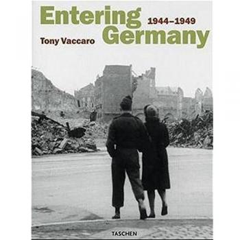 Entering Germany. Ediz. inglese, francese e tedesca: Photographs, 1944-1945
