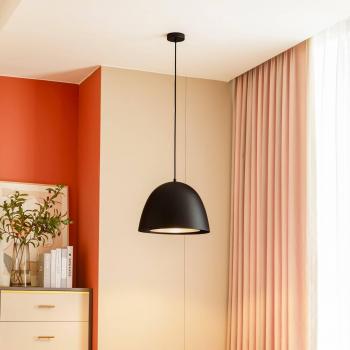 Lámpara colgante Delarion de aluminio negro y latón para salón y comedor