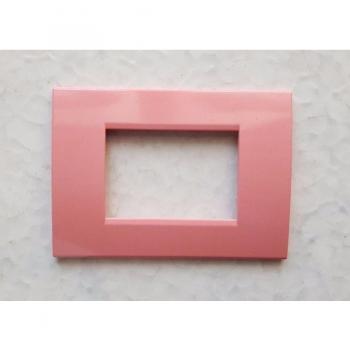 Placa Compatible Living Light en ABS Rosa 3/4/7 Postes 4 Foros