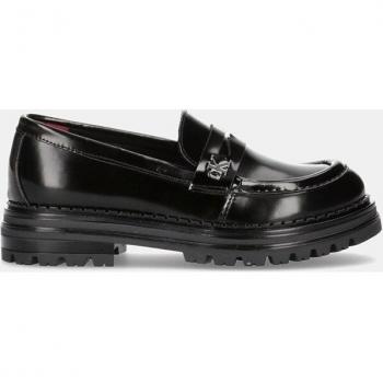 Calvin Klein - Mocasines de niña en efecto charol con detalle de antifaz y logotipo metálico