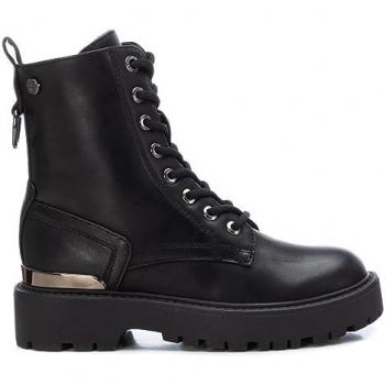 Botas niña Xti color negro con adornos cromo espejo, certificado vegano, cierre de cremallera lateral y cordones, suela de goma antideslizante, tecnología comfort tech y memory foam pro de Xti the urban brand
