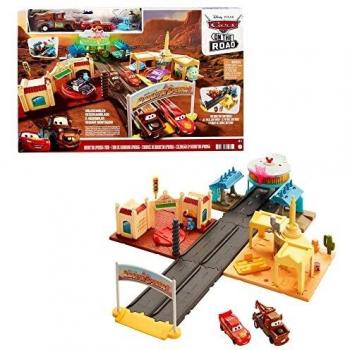 Disney Cars on the Road Radiador Springs Pista para coches de juguete basado en la serie, incluye 3 vehículos