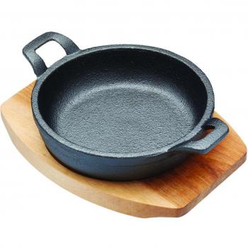 Artesà Mini Gratin Dish with Serving Board, Cast Iron, Shallow Casserole Style, Suitable for Induction Plates, Round, 16.5cm x 12cm x 2cm, Black/Beige