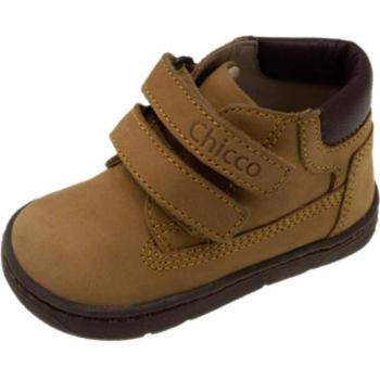 Botines de Niño Chicco Gianni Camel y Marrón, con diseño moderno, cierre de velcro, material exterior de piel sintética, suela antideslizante, plantilla acolchada para mayor comodidad y forro textil