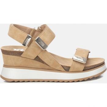 Sandalia de mujer XTI 142619 Beige con cierre adherente