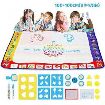 Fansteck Agua Dibujo Pintura,100x100 cm Alfombra de Agua Dibujo, Pizarra Mágica, Esteras de Agua Pintura. 3 Bolígrafos, 4 Plantillas, 4 Sellos, 1 Rueda. Juegos Juguetes Educativo para Niños 2+ años