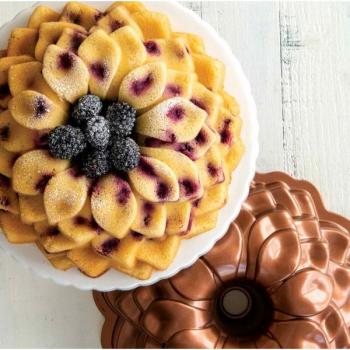 Nordic Ware Blossom Bundt Pan - 2.4 Liter Non-Stick Cake Mold