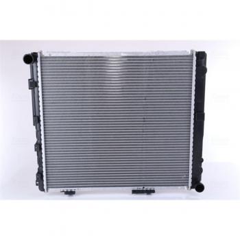Radiador NISSENS 62697A para refrigeración del motor, compatible con diversos modelos de vehículos, fabricado en aluminio y plástico, con alta eficiencia térmica, diseño optimizado para una fácil instalación y durabilidad