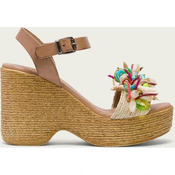Sandalias de piel Porronet para mujer, modelo Mirta taupe, altura cuña 9cm, cierre de hebilla color marrón claro