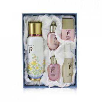Whoo Bichup First Moisture Anti-Aging Essence Complete Skincare Set: 5-Piece Collection with Essence, Mist, Balancer, Emulsion & Sun Fluid SPF50+