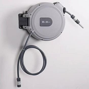 Manguera de riego con soporte de pared Sweeek 20M, incluye enrollador de manguera, acoplamiento y lanza