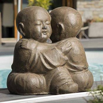 Estatua monjes shaolín abrazados con pátina marrón envejecido 50 cm