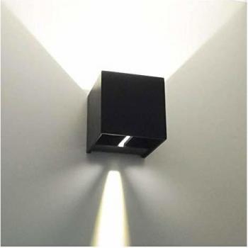 Aplique LED Cubic Ajustable IP54 Negro 7W 500 Lúmenes Interior