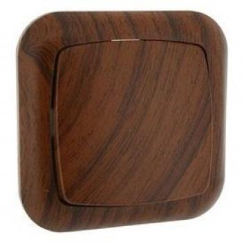 Interruptor cruzamiento empotrable color madera.