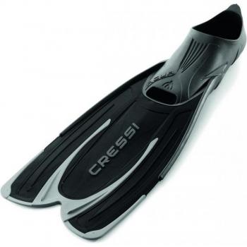 Aletas de natación Cressi Sub Aqua Negro con diseño ergonómico, material ligero y resistente, ideal para snorkeling y buceo