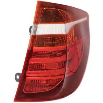Luz trasera TYC 11-12055-21-9 con características de piloto trasero, diseño específico para vehículos, incluye luces de freno y posición, fácil instalación, fabricada con materiales de alta calidad para resistencia y durabilidad