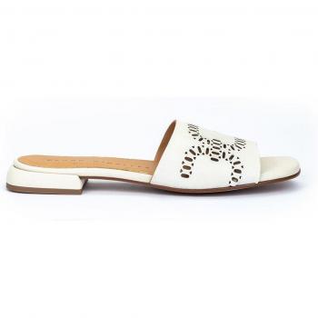 Sandalias planas de piel en color blanco modelo ANZO