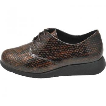 Zapatos para mujer Doctor Cutillas modelo 86023 en color marrón, con cordones y plantilla extraíble de cuero