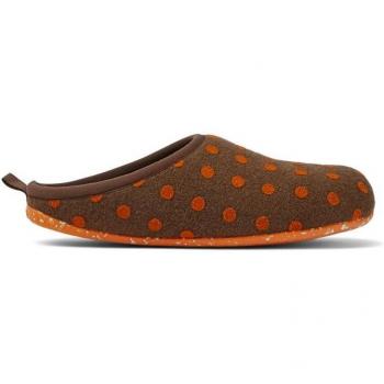 Zapatillas de casa Camper K100825-004 Wabi con estampado de topos en marrón