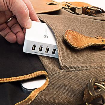 Adaptador Enchufe de Viaje Universal Enchufe Adaptador Internacional con 4 Puertos USB para US EU UK AU acerca de 150 Países, y Seguridad de Fusibles para el teléfono, las tabletas, el ordenador portátil, la cámara, el GPS etc.（blanco）