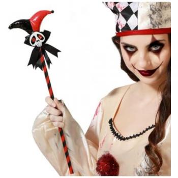 Varita Arlequín - Varita de carnaval con diseño colorido, fabricada en plástico ligero, ideal para disfraces y fiestas temáticas, presenta detalles decorativos que imitan un arlequín