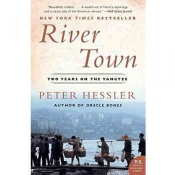 River Town: Two Years on the Yangtze by Peter Hessler (P.S. Edition)