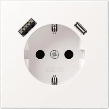 Jung SCHUKO Socket Outlet with USB Type A and C, Matte White LS1520-15CAWWM